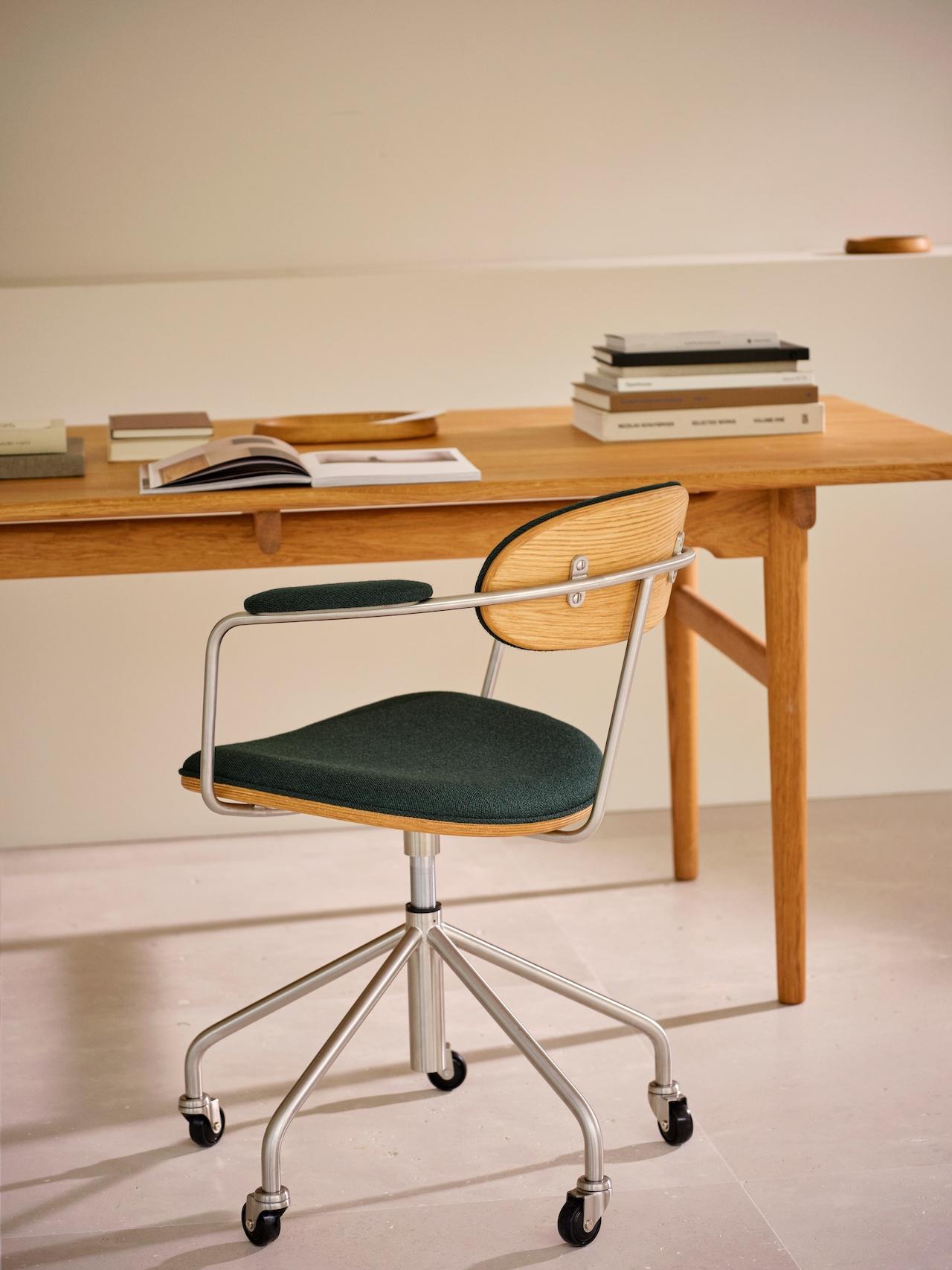 画像 : 4番目の画像 - 「【2025年に甦った名作椅子】
渡辺力、ウェグナー、ケアホルムほか
復刻＆初の製品化を遂げた注目の5選」のアルバム - T JAPAN:The New York Times Style Magazine 公式サイト