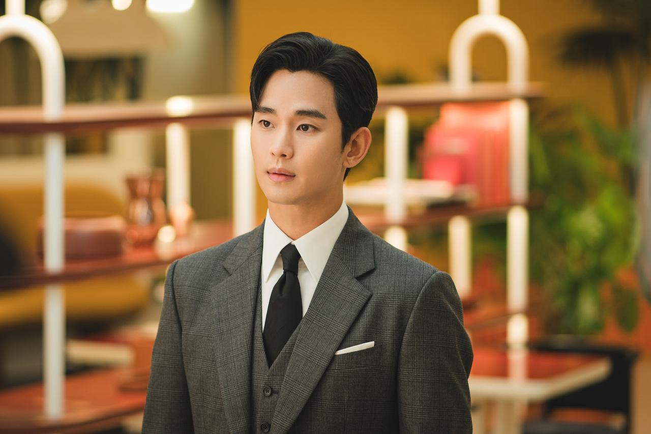 画像: 主人公ペク・ヒョヌ役のキム・スヒョン。Netflixシリーズ「涙の女王」独占配信中