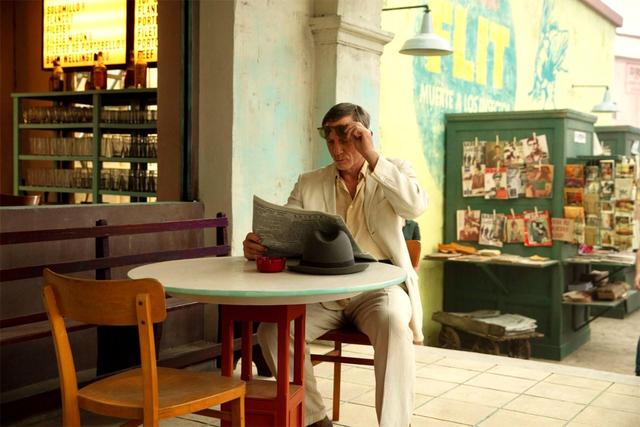 画像: ジョナサン・アンダーソンによる衣装、メキシコのメランコリックな色彩も視覚を刺激する ©2024 The Apartment S.r.l., FremantleMedia North America, Inc., Frenesy Film Company S.r.l. ©Yannis Drakoulidis