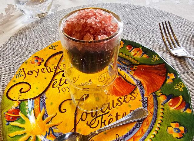 画像: ブドウを使ったジュレとザクロのグラニテ