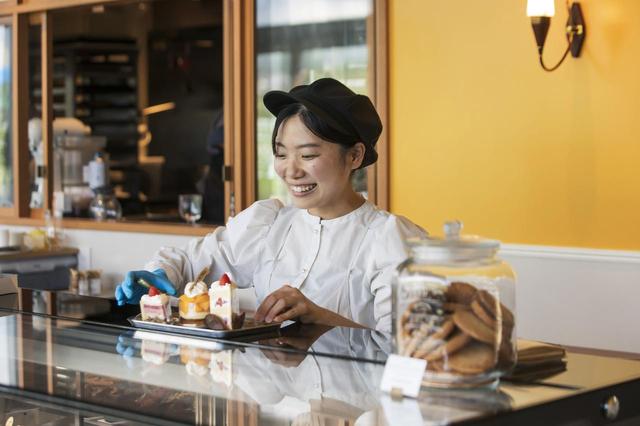 画像: 「御代田の人々の暮らしに寄り添う、町のお菓子屋さんでありたい」と語る妻の春希さん