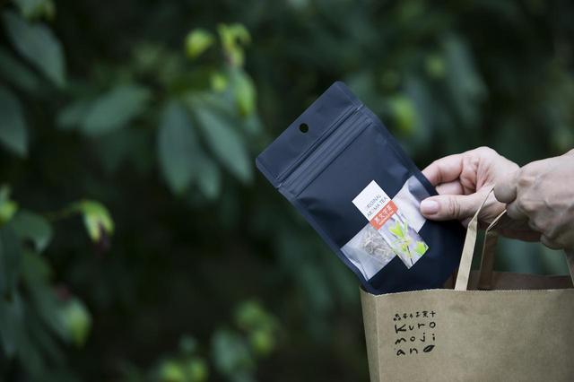 画像: 手土産に求めた黒文字茶。寒さへ向かうこれからの季節は、ゆっくり煮出して楽しみたい