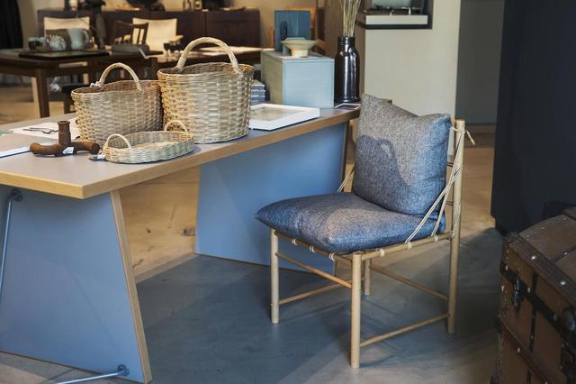 画像: 雲に腰掛けたような座り心地をイメージしたオリジナルの椅子「clouds」