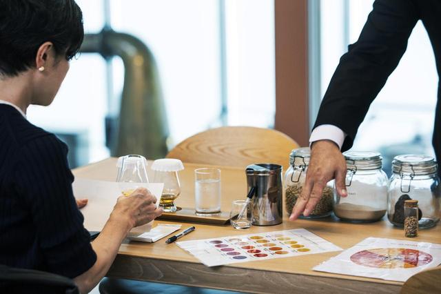 画像: 「TASTING 101」では特徴が異なる3杯のテイスティングとともに、多角的な視点からウイスキーの基礎が学べる