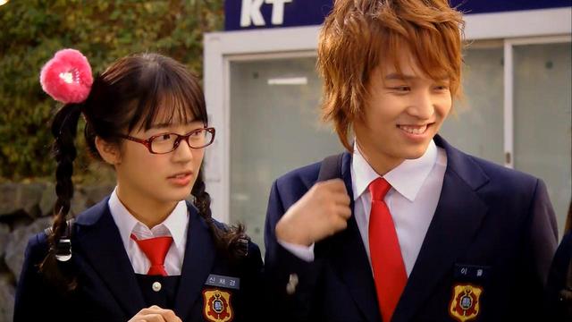 画像: ユル王子役のキム・ジョンフン(右)とユン・ウネ(左)。©2006 Eight Peaks/MBC All Rights Reserved.©2009 GD Corp inc.