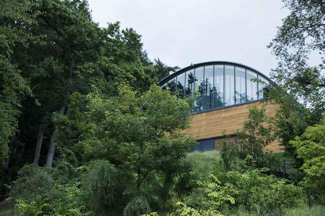 画像: 山間で熟成を待つウイスキーの宝庫（「小諸蒸留所」）