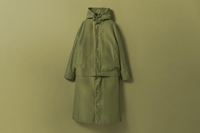 画像: シンプルなコートだが、ウエストに仕込まれたファスナーを開けば、ショートブルゾンに。アウトドア・ウェアのパターンは採用せず、パタンナーならではの“線”の構築美で、着心地と機能性を追求した1着。シンプルなたたずまいのなかにも機能を持たせ、モダンに仕上げている。20252秋冬コレクションより２wayのコート￥81,400／mtmodelist