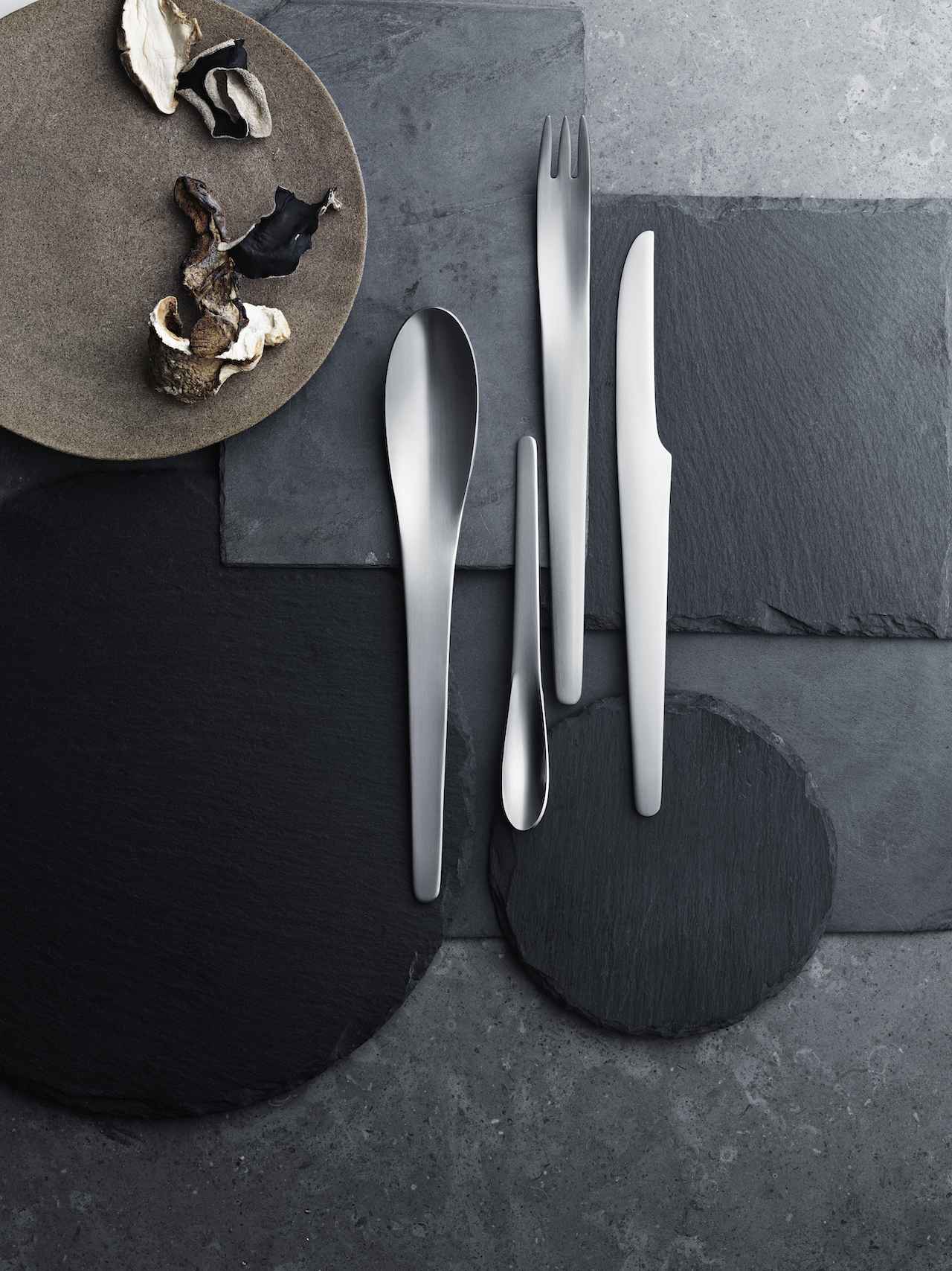 画像 : 6番目の画像 - 「アアルト、ヤコブセン、柳宗理ほか
名建築家・デザイナーによる
食器＆カトラリー8選」のアルバム - T JAPAN:The New York Times Style Magazine 公式サイト