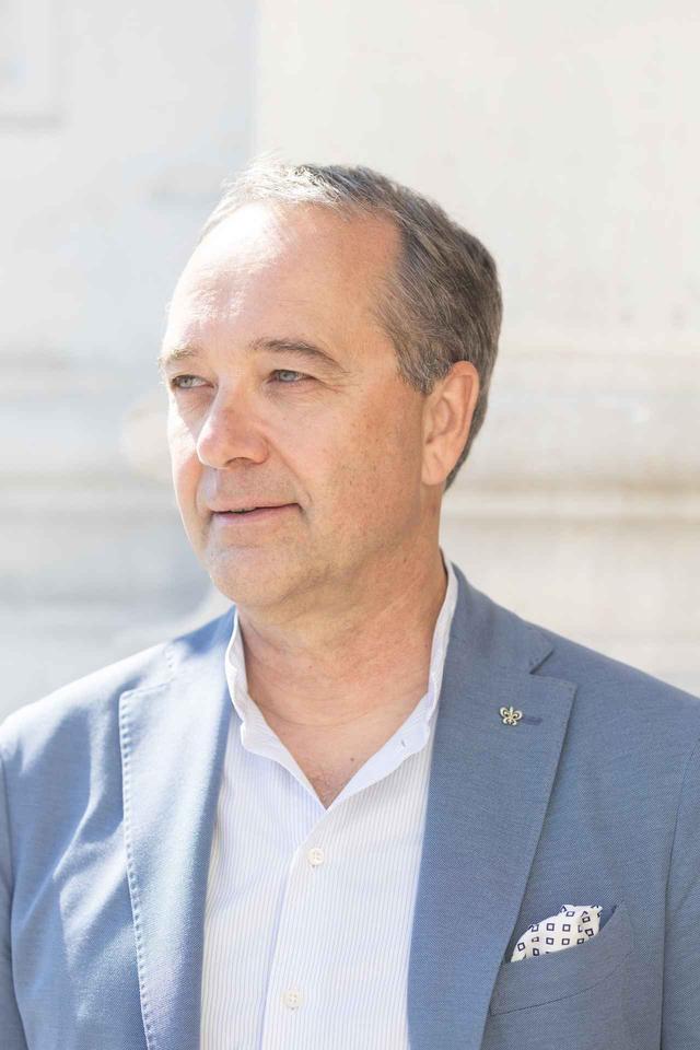 画像: ロンドラ・パレス・ヴェネツィア メートル・ド・メゾン アラン・ブッロ氏 (Alain Bullo)大学でツーリズムエコノミーを専攻後、ホテル・ヴィラ・チプリアーニ・アーゾロ、ホテル・エクセルシオール・リド・ディ・ヴェネツィアを経て、2001年よりロンドラ・パレス・ヴェネツィアに勤務。フロントオフィスマネージャーとしてキャリアをスタートし, その後、副支配人兼セールスマネージャーを経て、現在はゼネラルマネージャー。ロンドラ・パレス・ヴェネツィアでの年月は24年に及び、そのうちの13年は父親と共に勤めている。