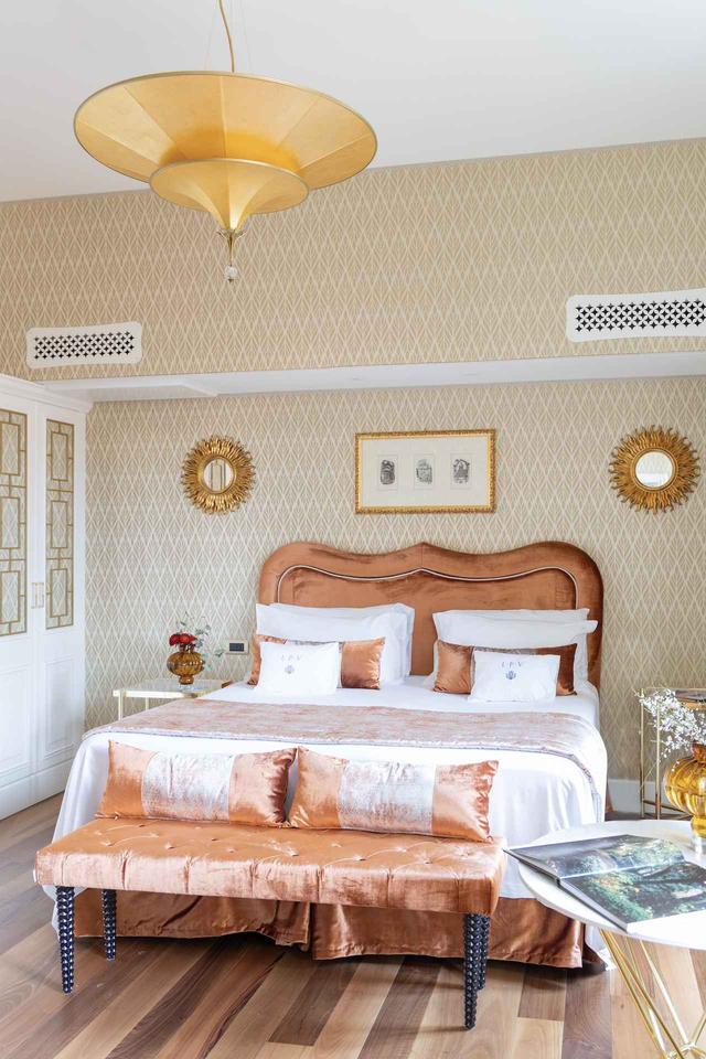 画像: ヴェネシアンシルクがヴェネツィア共和国の栄花を彷彿させるクラシックルーム