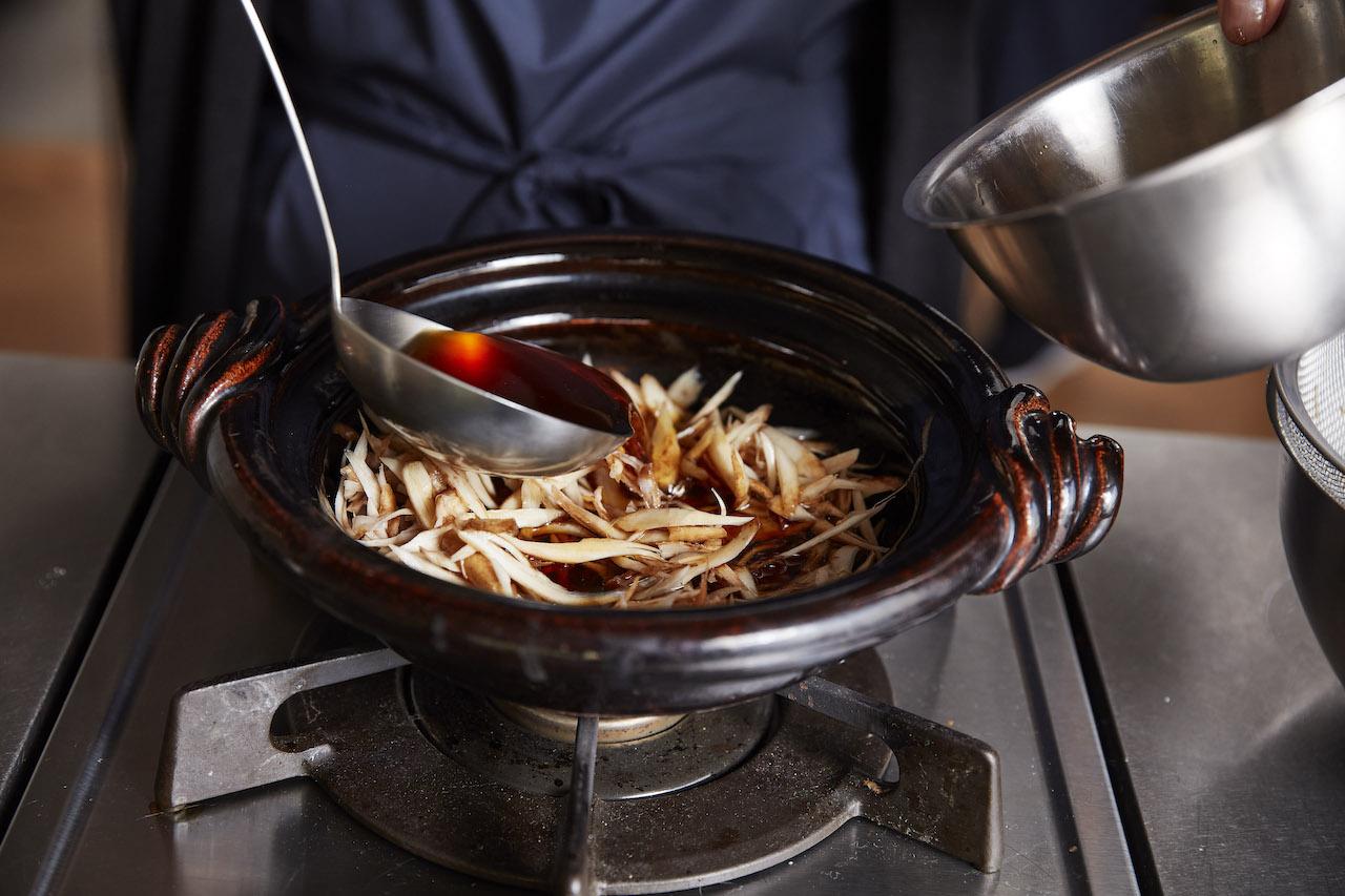 画像 : 3番目の画像 - 「有元葉子さんの
「おいしいものは身体にいいのよ」
Vol.31 ごぼうの卵とじ」のアルバム - T JAPAN:The New York Times Style Magazine 公式サイト