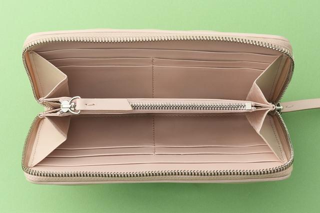 画像: カードスリット8つ、コンパートメント2つ、ジップ付き大ポケット