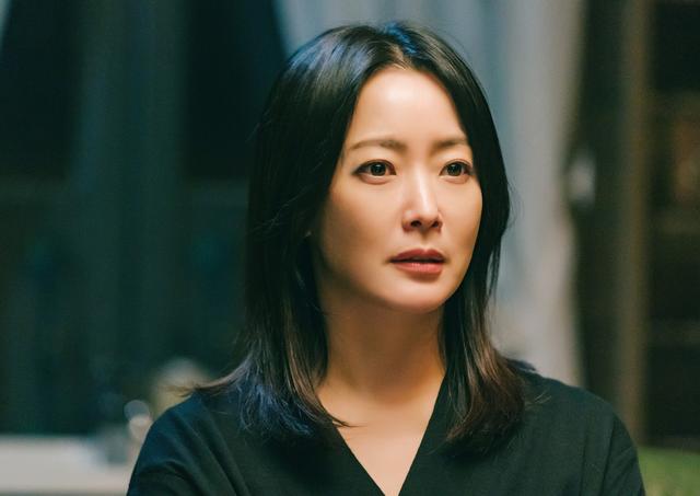 画像: 家庭心理カウンセラー役のキム・ヒソン　© 2024.Rednine Pictures.Co., Ltd. All rights reserved.