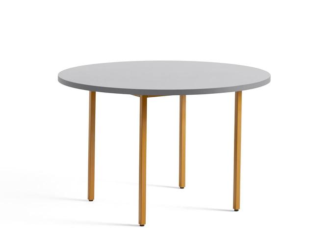 画像: 「トゥーカラー」(ラウンドタイプ)<Φ120×H74cm>¥231,000/HAY COURTESY OF HAY