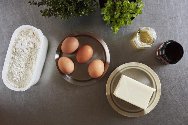 画像: はちみつは2種類合わせて味に深みを