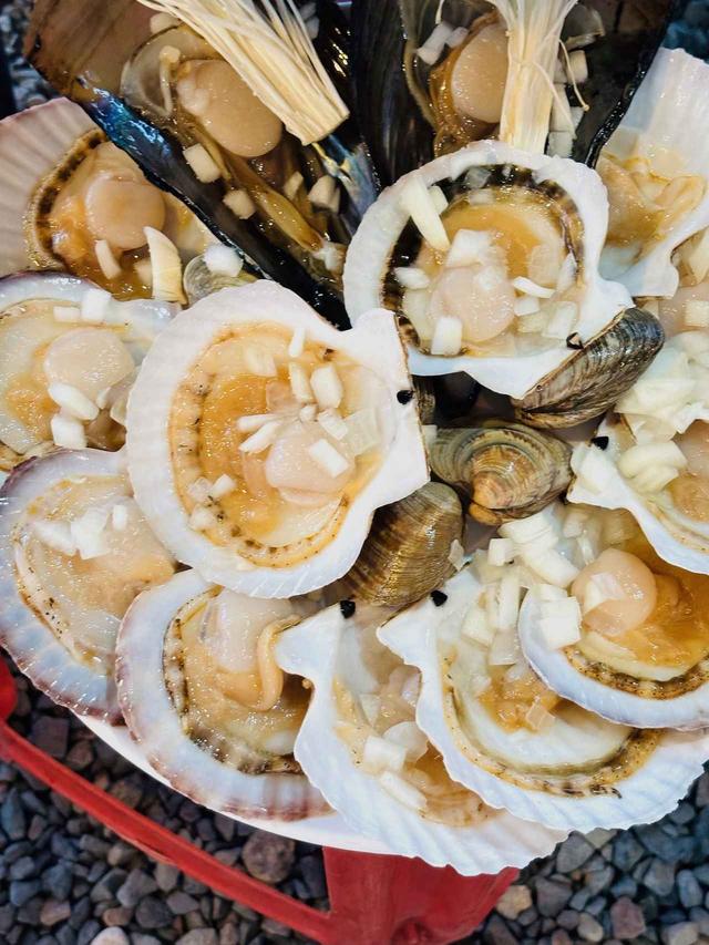 画像: 貝焼き。写真は中サイズで45,000ウォン。ちなみに小サイズは25,000ウォン。チーズを絡めた出汁も美味