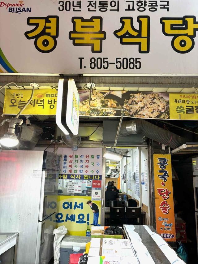 画像: 市場のおいしい店を探して歩くのも楽しい