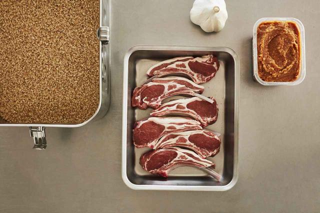 画像: ラムの味噌焼きと玄米