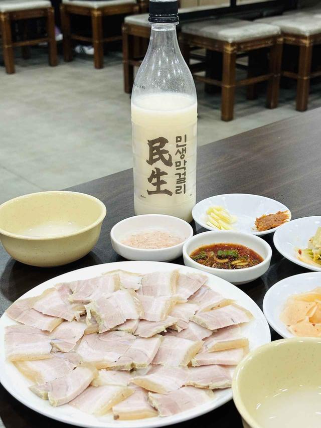 画像: マッコリと合う美しく盛られたチェユクにも感動。24,000ウォン