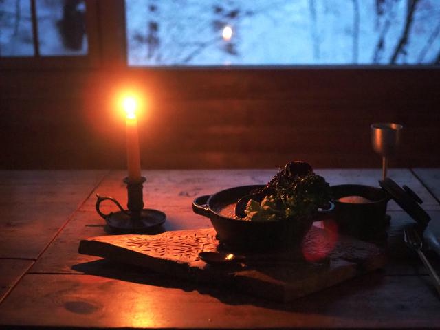 画像: 雪を迎えたら電灯に頼らず、キャンドルと雪灯りで