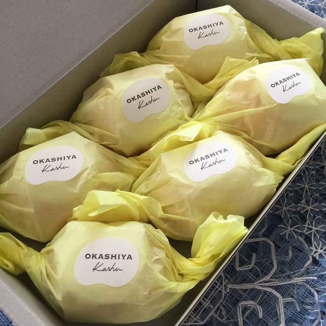 画像: 目にも爽やかなラッピングもうれしい。OKASHIYA Karhuのレモンケーキ。1つ￥390（※2023年8月時点）