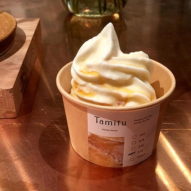 画像: アルゼンチン産百花蜜を練りこんだ濃厚なTamituソフトクリームも人気。￥650