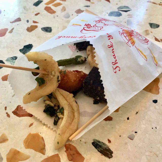 画像: 鹹酥雞（シェンスージー）という鶏の唐揚げ￥600