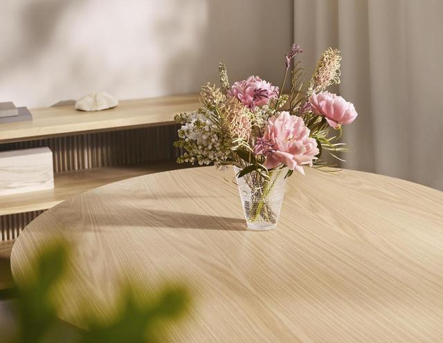 画像: ガラスのフラワーベース6選。 イッタラ、カッシーナほか 花を輝かせるデザイナーズを厳選 - T JAPAN:The New York Times Style Magazine 公式サイト