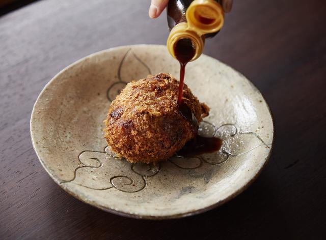 画像: ６器に盛り、好みのソースをかける。