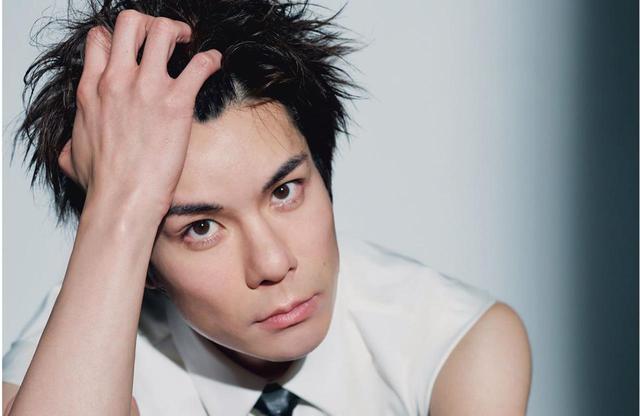 画像: 柿澤勇人── 進化しつづける表現者 新たな挑戦に立ち向かう心境とは - T JAPAN:The New York Times Style Magazine 公式サイト