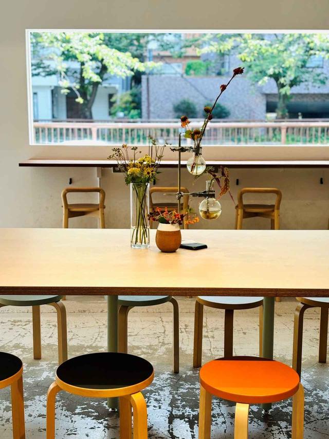 画像: タイのKAROのコーヒーもおいしい。居心地が良く、時間を忘れてしまう空間。ちなみにここHimaはタイのKARO ccoffee roasterの姉妹店