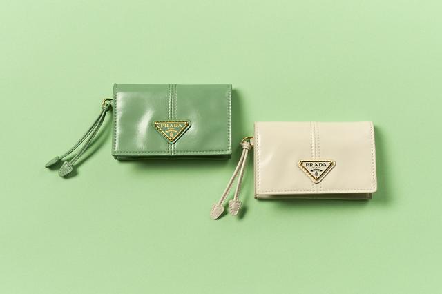画像: カードケース＜H7.5×W11㎝＞各￥86,900（予定価格）／プラダ
