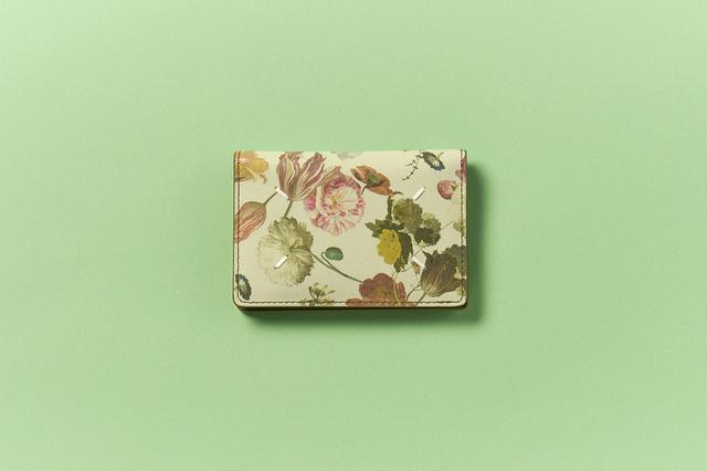 画像: カードケース＜H11×W7.5㎝＞￥56,100／メゾン マルジェラ