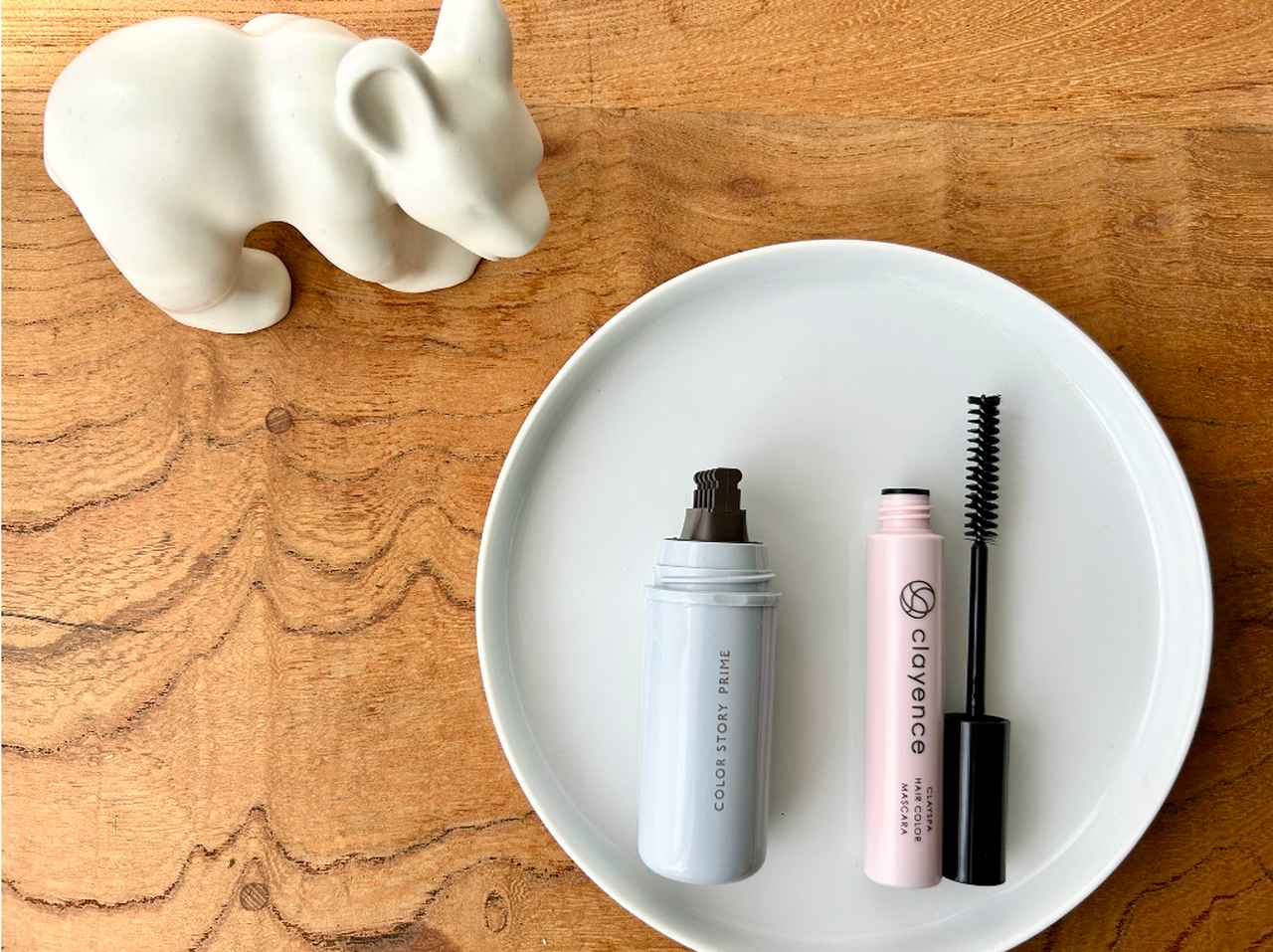 画像: ブラッシング、白髪リタッチetc... 大人の髪が見違える秘訣と秘策 伊熊奈美の「大人の美髪塾」まとめ4選 - T JAPAN:The New York Times Style Magazine 公式サイト