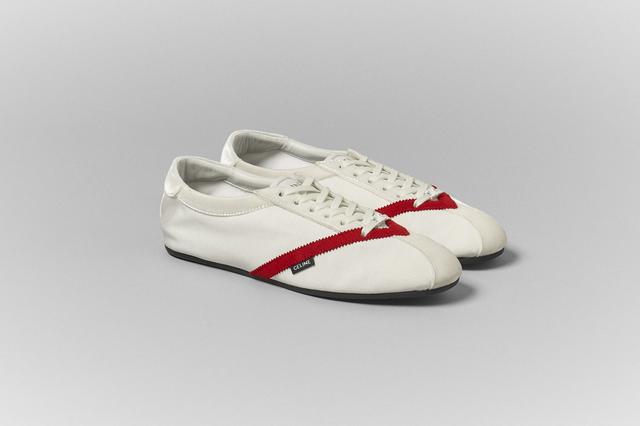 画像: スニーカー「ザ フラット スニーカー」￥121,000（予定価格）／セリーヌ