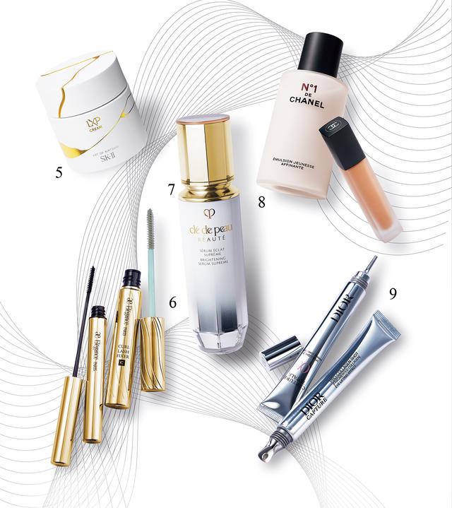 画像: 5. 陶磁器の伝統的修復技法、金継ぎをテーマにして圧倒的な支持を得たシリーズは、SK-ⅠⅠ史上最高濃度の超濃縮ピテラ™を配合。ゴールドシルクセリシンが、まるで金の糸リフトのように肌を引き締める別格のアプローチ。全方位に届くエイジングケア効果はやはり未来的といっていい。SK-ⅠⅠ LXP 金継ぎ クリーム（50ｇ）￥68,200／SK-ⅠⅠ お客さま相談室 TEL.0120-021325 6. 正面から先端が見える上向きのまつ毛は顔だちのリフトアップ効果をもち、大人世代にこそ効果を発揮。軸物の権威エレガンスの超絶マスカラ下地と、エクステ級のセパレートまつ毛をかなえるマスカラはコンビ使いを。（左から）エレガンス カールアメイジング マスカラ BK10 ￥4,400・同 カールラッシュ フィクサー￥3,300／エレガンス コスメティックス お客様相談室 TEL.0120-766-995 7. 後天的なDNA変化を追求する＂エピジェネティクス＂研究で一気に美容医療に近づいた超先進美白。シミたんぱく質を発見し、シミがつくられにくい肌に導く先進の浸透技術を搭載。アクティブ4MSKが複数ステップでメラニンを抑制。クレ・ド・ポーボーテ セラムエクラ S II ［医薬部外品］（40㎖）￥41,800／クレ・ド・ポー ボーテ お客さま窓口 TEL.0120-86-1982 8. 強力に毛穴を引き締める毛穴ケアはレーザー治療のような美肌改善効果を発揮。肌の凹凸の影を目立たなくする先進コンシーラーも肌改善に近い仕上がりをかなえる。このコンビが今期シャネルの新作で見つかる。 （左から）エマルジョン N°1 ドゥシャネル（100㎖）￥19,910・ウルトラ ル タン コレクトゥール ペッシュ￥7,370／シャネル カスタマー ケア センター TEL.0120-525-519 9. ヒアルショットは文字どおりヒアルロン酸補充美容液。幹細胞エネルギーの低下に働きかける。プロコラジェンは緩んだ目もとを引き締め、ピンとしたハリをかなえる。（左から）ディオール カプチュール トータル ヒアルショット（15㎖）￥12,980・同プロ コラジェンショット（15㎖）￥12,980／パルファン・クリスチャン・ディオール TEL.03-3239-0618