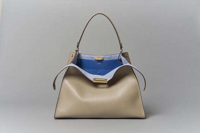 画像: バッグ（ラージ）＜H32×W43×D17cm＞￥643,500／フェンディ