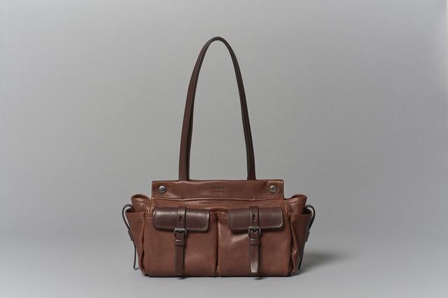 画像: バッグ＜H22×W30×D15cm＞￥627,000（予定価格）／プラダ