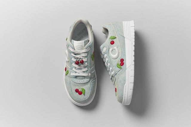 画像: スニーカー「ソーホー スニーカー・チェリー」￥42,900／コーチ