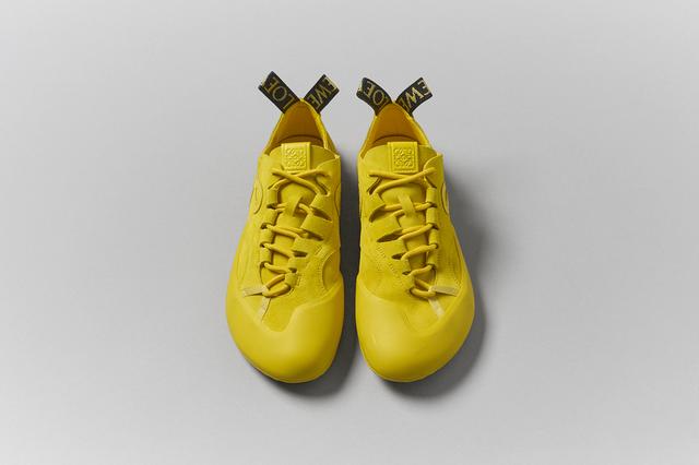 画像: スニーカー「グリップ スニーカー」￥146,300／ロエベ