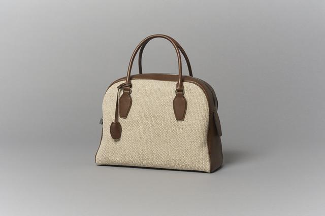 画像: バッグ＜H24×W30×D12cm＞￥598,400／ザ・ロウ