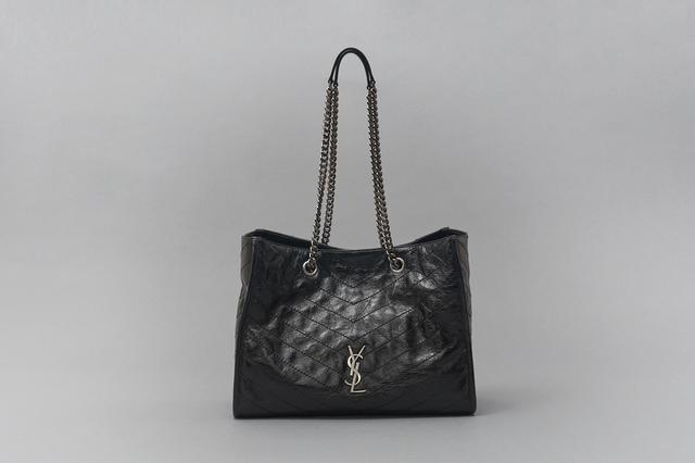 画像: バッグ＜H27×W33×D14cm＞￥467,500／サンローラン バイ アンソニー・ヴァカレロ