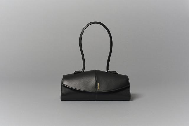 画像: バッグ＜H12×W33×D11cm＞￥305,800／ジル サンダー