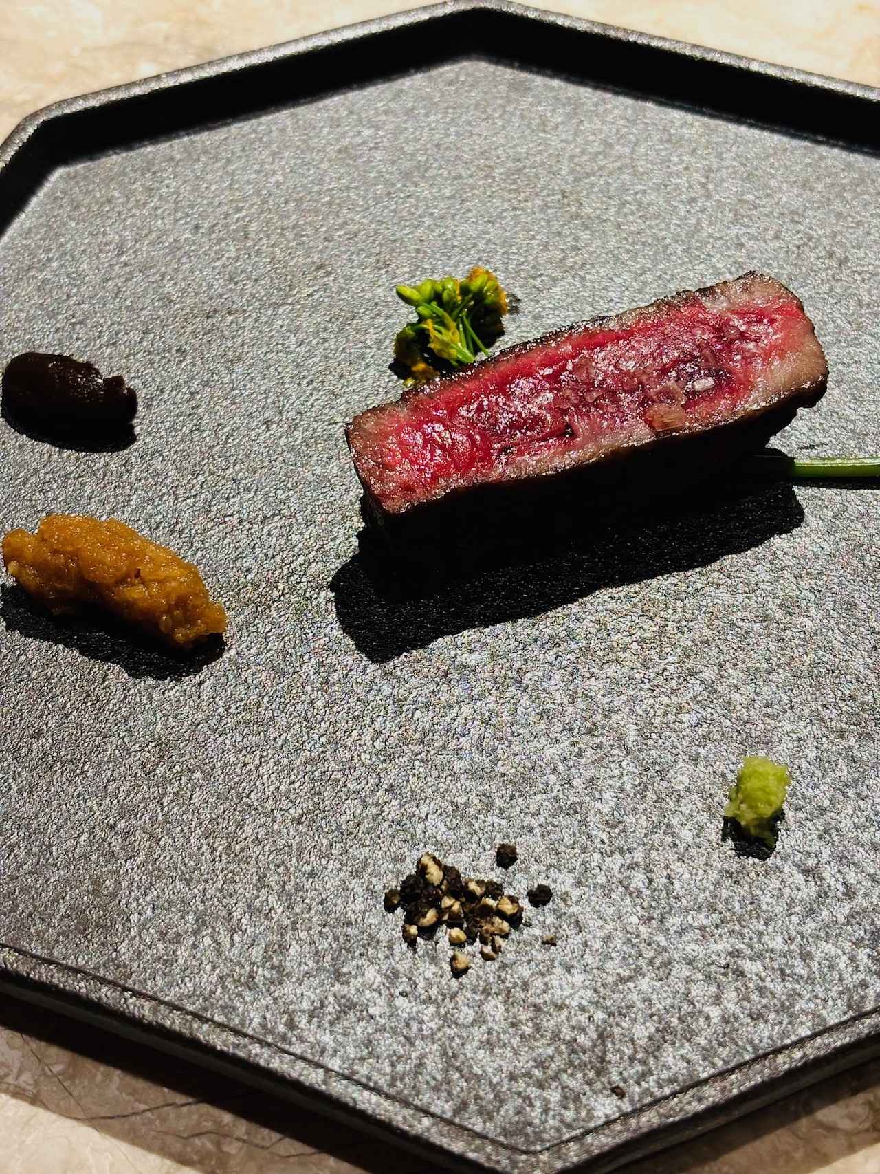 画像 : 5番目の画像 - 「広島県・宮島に誕生した
新しいホテルで美味を堪能！
桂まりの「偏愛！ 食いしん坊部」vol.50」のアルバム - T JAPAN:The New York Times Style Magazine 公式サイト