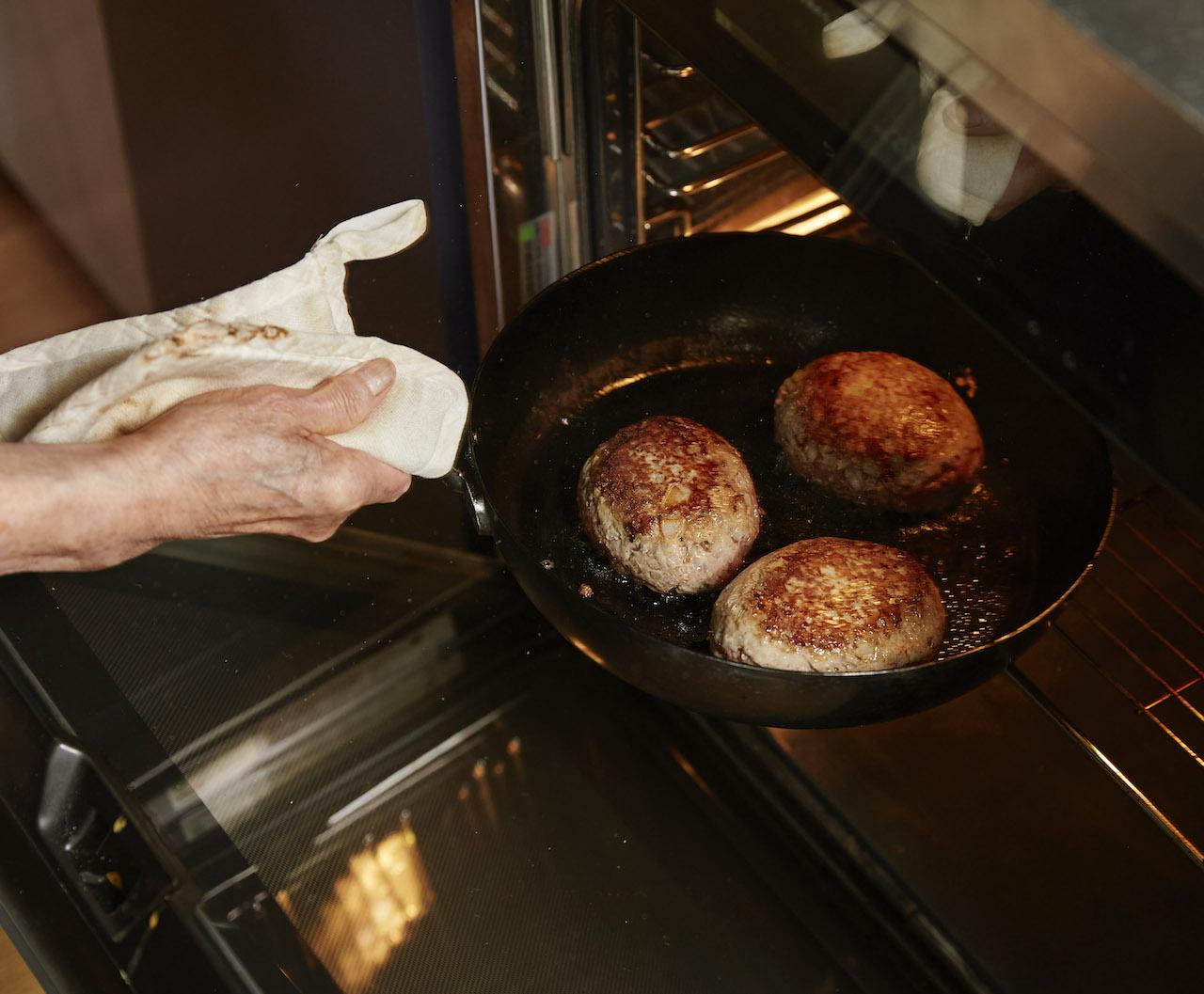 画像 : 5番目の画像 - 「有元葉子さんの
「おいしいものは身体にいいのよ」
Vol.33 ふっくらジューシーハンバーグ」のアルバム - T JAPAN:The New York Times Style Magazine 公式サイト