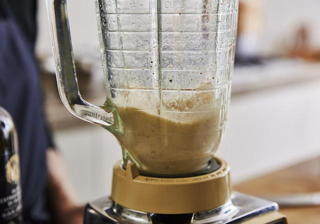 画像: ２ 全体が混ざるようによく撹拌する。