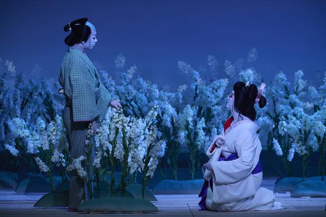 画像: 『曽根崎心中物語』お初=尾上右近（右）　徳兵衛=中村壱太郎（左）