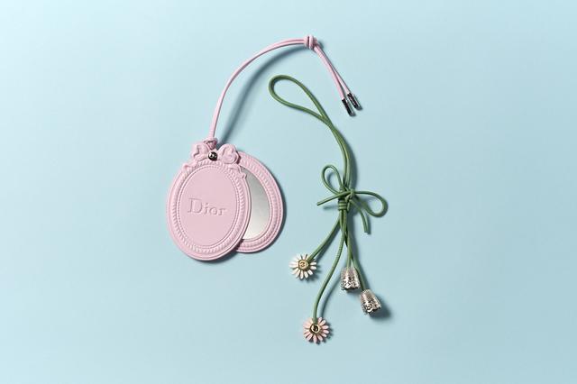 画像: チャーム（左）￥80,000（右）￥120,000／ディオール