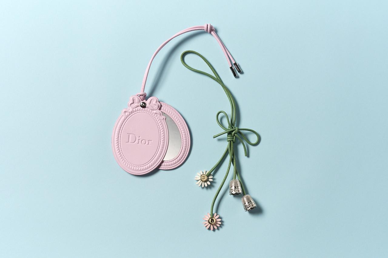 画像 : 2番目の画像 - 「「それ可愛い！」から会話が始まる
エルメス、ディオール、ロエベほか
春のハッピー・チャーム図鑑」のアルバム - T JAPAN:The New York Times Style Magazine 公式サイト