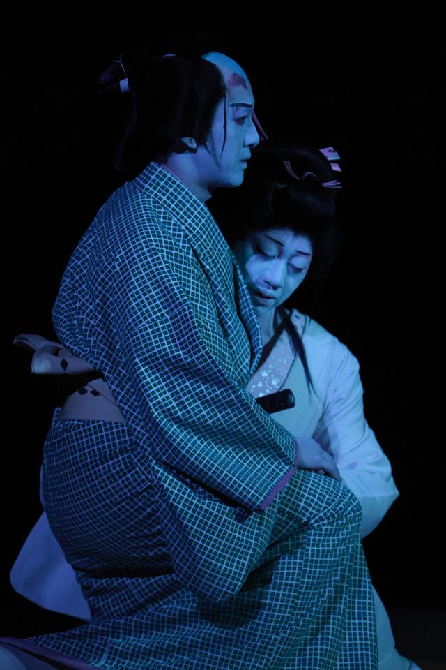 画像: 『曽根崎心中物語』お初=中村壱太郎（右）　徳兵衛=尾上右近（左）